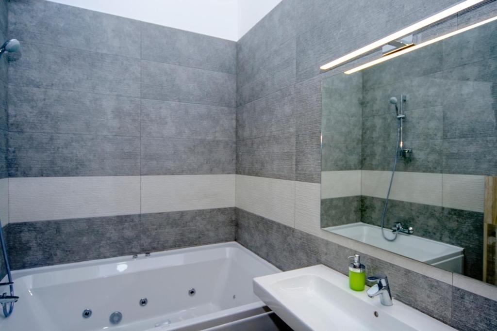 Summit Apartments Киев Экстерьер фото
